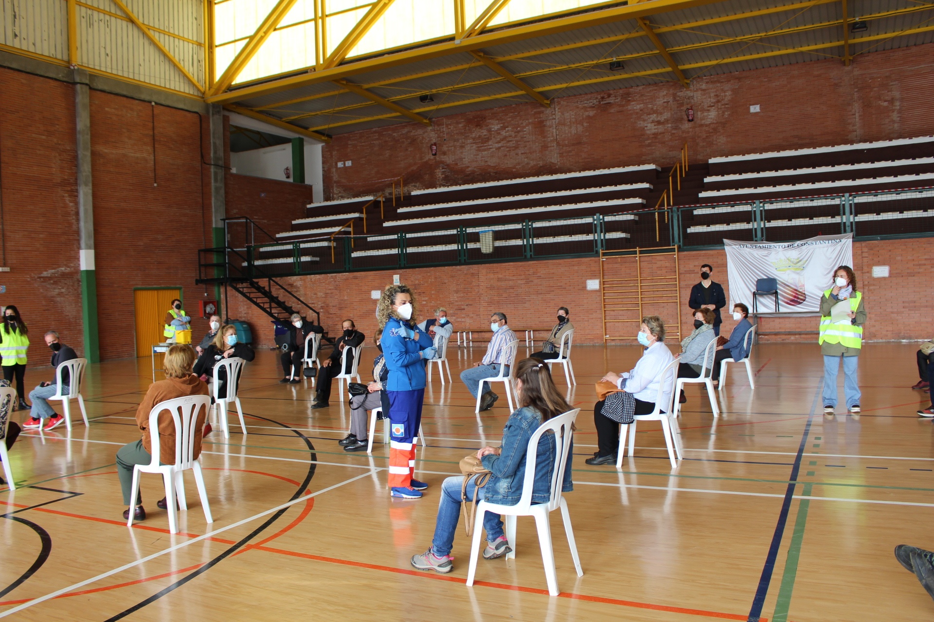 Vacunación masiva Constantina Polideportivo 05abril2021 (13)