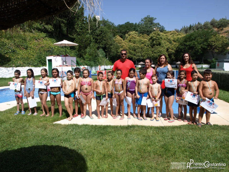Curso natación entrtega diplomas Constantina 2016-7