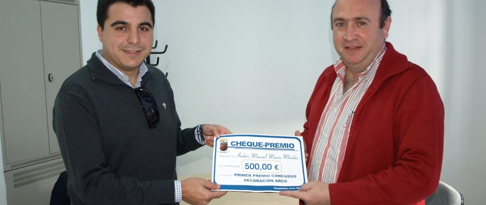 Entrega_premio_concurso_decoracixn_arco_feria_x2x.JPG